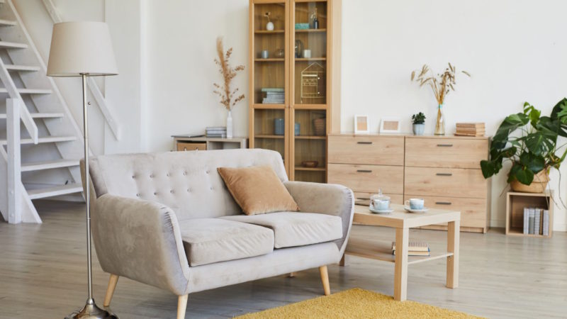 Drewniane podłogi: przegląd opcji i korzyści dla wnętrz domowych i biurowych