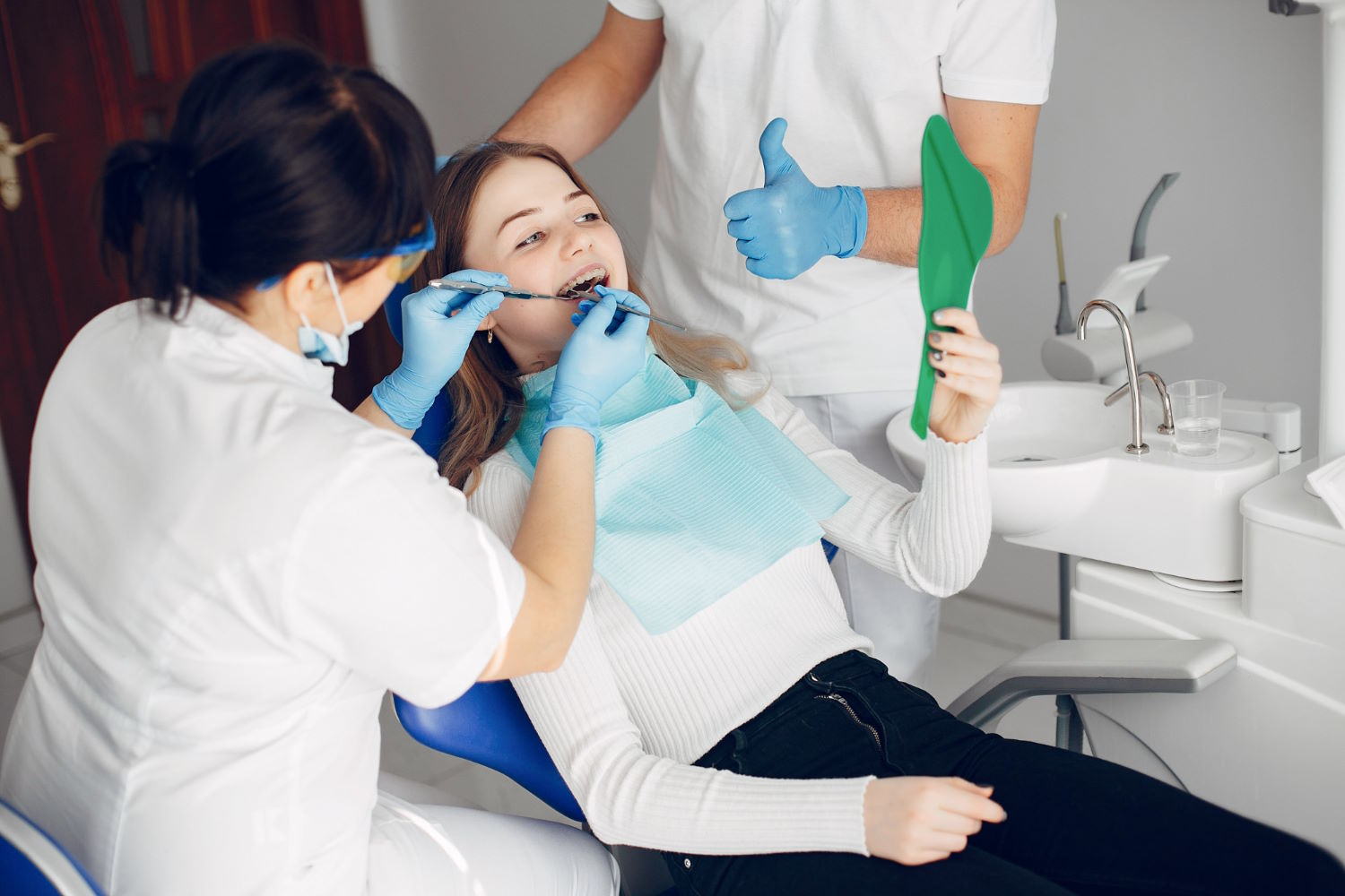 Leczenie kanałowe zębów w Poznaniu: odkryj skrywane metody terapii