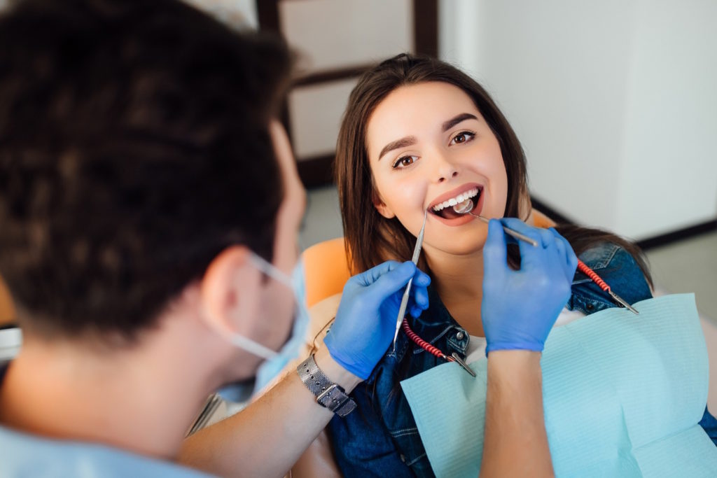 Leczenie endodontyczne, czyli popularnie zwane leczeniem kanałowym, jest jednym z najważniejszych procesów w stomatologii.